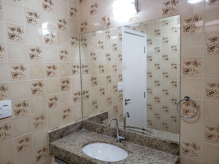 Flat 01 quadra praia pitangueiras Boulevard 1710