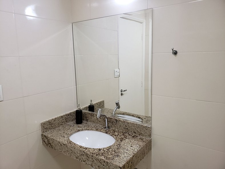 Flat 01 quadra praia pitangueiras Boulevard 1812